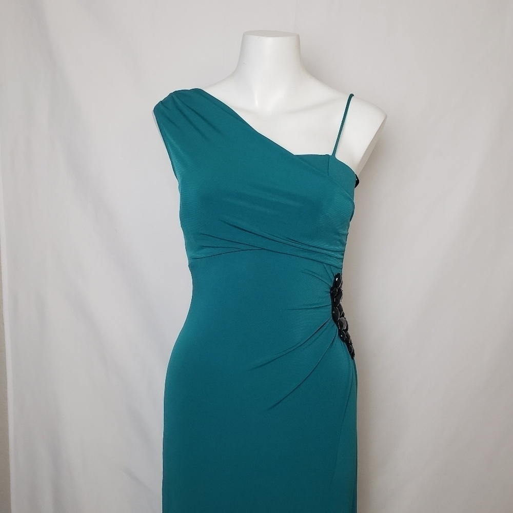 Sleeveless green gown nwot